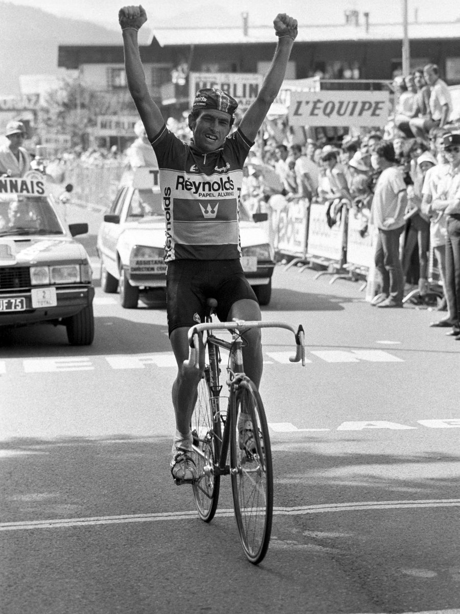 crstobalcabezas's tweet photo. 🚴 Ha fallecido el grandísimo Ángel Arroyo. Mi primer recuerdo de él es una chapa con su fotografía.

Terminó en segunda posición en el Tour de Francia de 1983 y sexto en la edición de 1984 de la ronda francesa. Descanse en paz.

#ÁngelArroyo https://t.co/5SxnM0YZke
