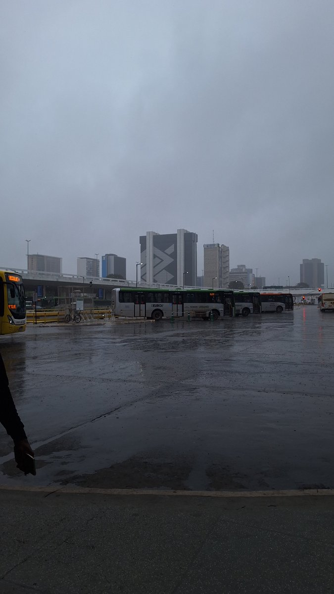 rowbiloves's tweet photo. brasília's never looked so blue https://t.co/P24GkpfUrU
