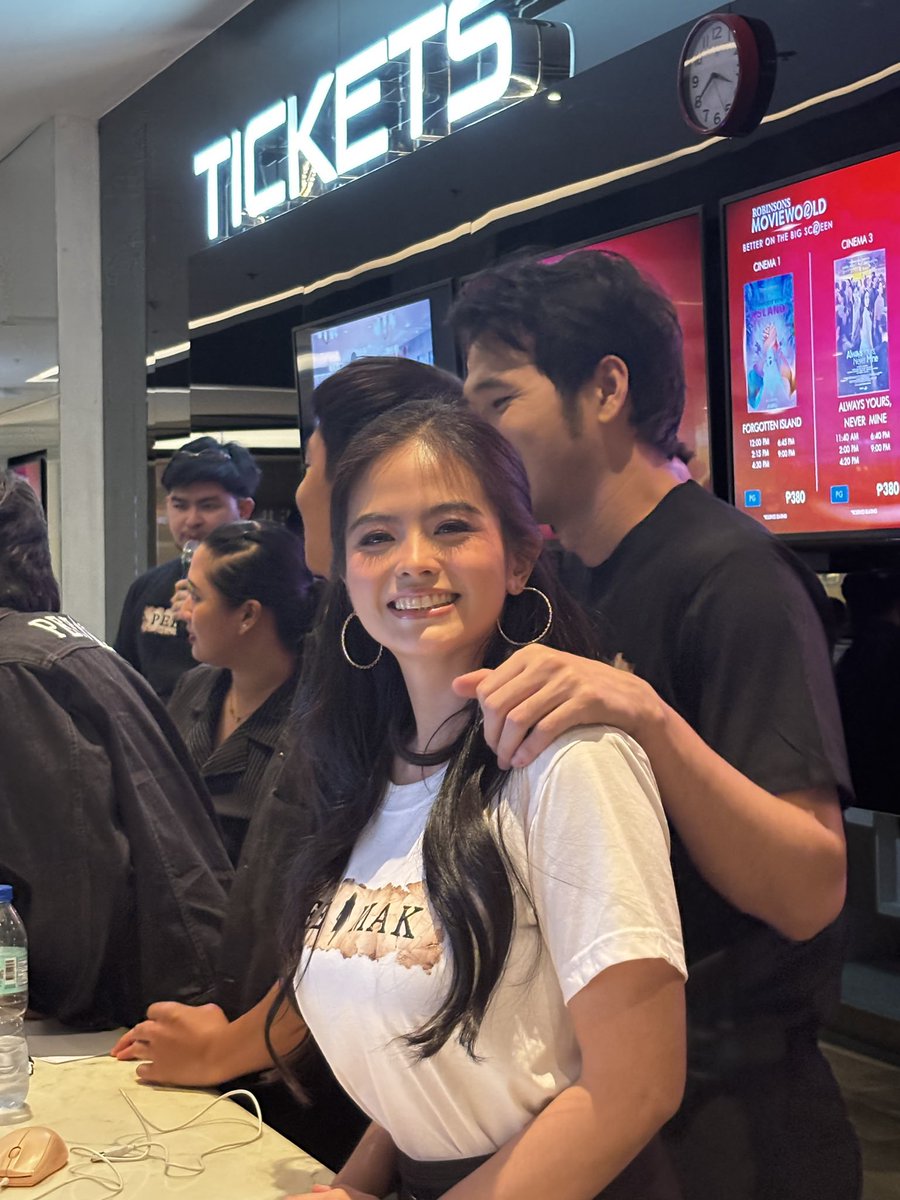 aziiatira's tweet photo. magmahalan lang kayo dyan

PEEMAK BUHAY MAGASAWA
#SendGiftsPangGatasNiJunjun
#WilBea https://t.co/nocWZzCqzO