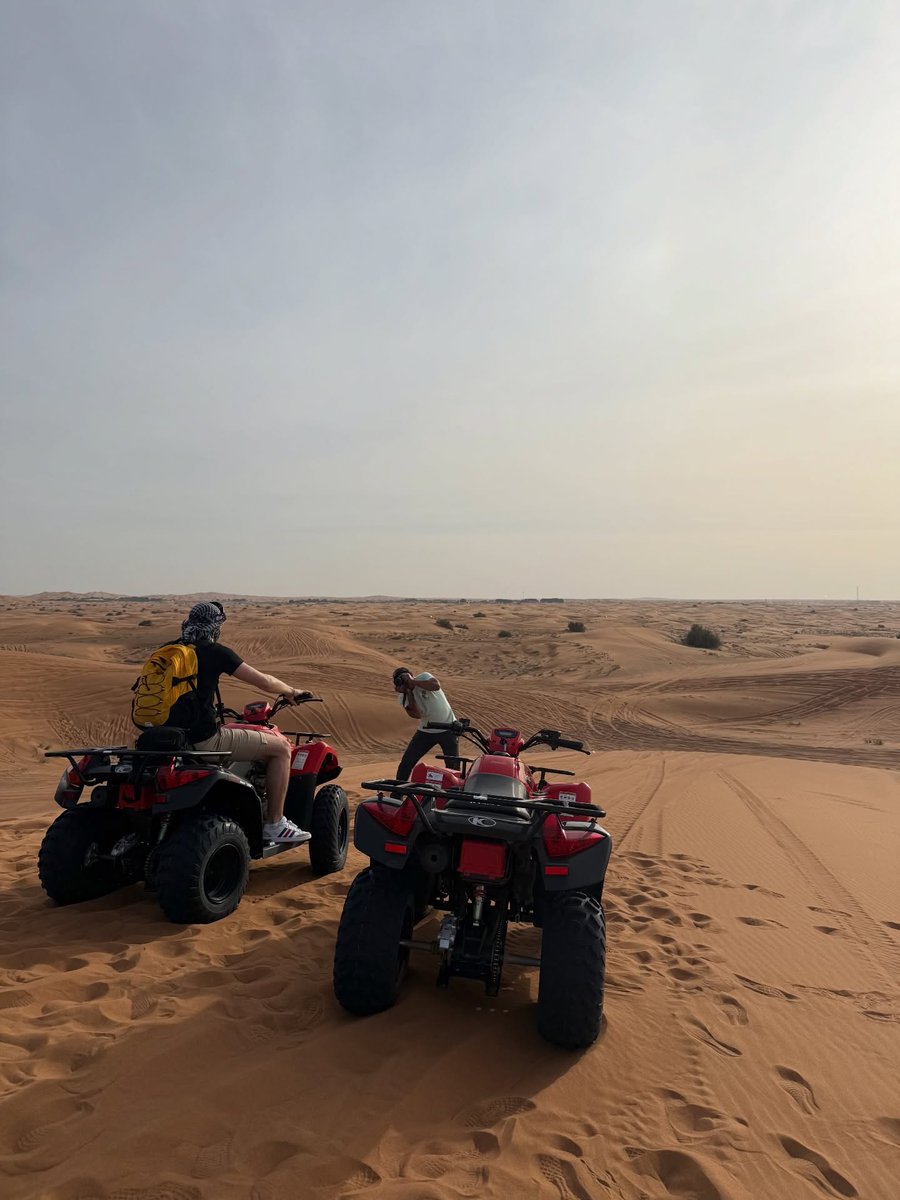 EmilyLGrogan's tweet photo. Pink goggles in the desert, unmatched. #desert #pink https://t.co/pL6ua2WpY0