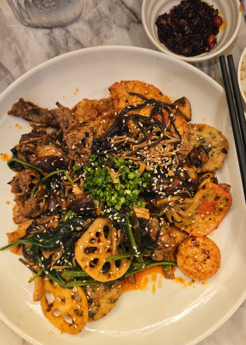 fluidtype's tweet photo. I did Malaxiangguo. And it feels like a bunch of ingredients stir-fried in oyster sauce and Lao Gan Ma.

That's not really a bad thing especially if you're as addicted to this fiery stuff as I am, but you could easily replicate this at home.

Wash it down with JDB. 

#restaurants https://t.co/eUZi9F1yLc