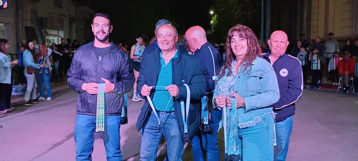MuniDeportes's tweet photo. 🏃‍♂️ Se disputó la 3ª edición de la Nocturna JG Training con una gran convocatoria de atletas, familias y vecinos en la Plaza Belgrano.

🏆Ganadores:
 5K: Sabrina Ariazola y Facundo Solari
 10K: Alexia Palacios y Tomás Vega

 ¡Felicitaciones por esta gran jornada!👏👏 https://t.co/LJHIMipdTf