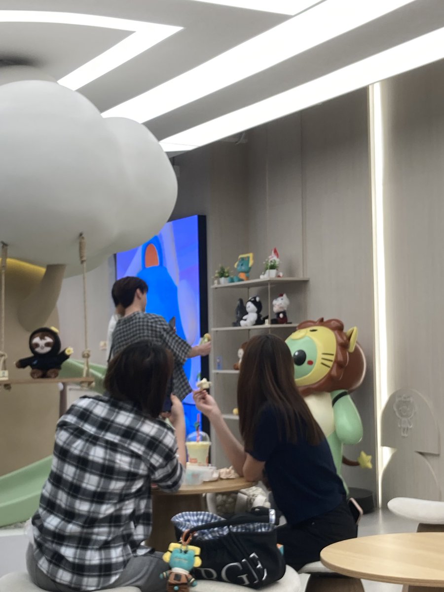 BNOoh96's tweet photo. แต้มบุญวันนี้หมดแล้ว ได้เจอคนหล่อ เมนทั้งสองคน ดีใจมากๆเลยครับ🥰
#GEMMHOUSE
#คริสสิงโต https://t.co/MRA1UznB95