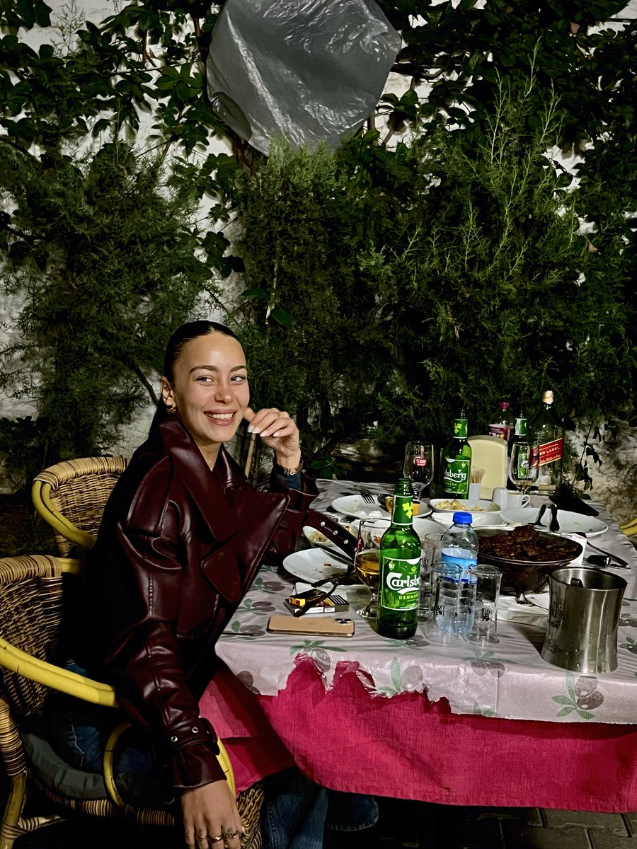 birselalbs's tweet photo. Yani neye gülmüş olabilirsin ki Birsel https://t.co/qUHzrJfdza