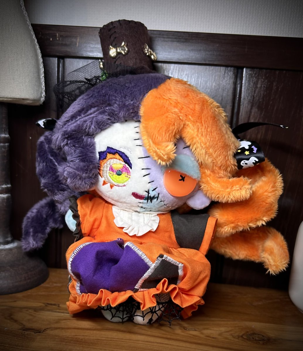 karumurak's tweet photo. たきゅーとちゃんのメンシで開催されてたハロウィンぬいちゃん選手権にて優勝させて頂きました！！本当にありがとうございます……！すごく嬉しいです……！！

オリジナルキャラクターの『メアリー・キャンディブーケ』ちゃんです🍬 https://t.co/A5yXcY2lkF
