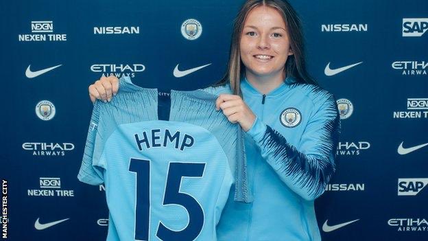 insidemcwfc's tweet photo. Lauren Hemp on making 200 City appearances: “I was looking back at videos of when I joined when I was 18 years old, and I feel like I'm so different now. Even my voice as well, it sounds so different.

“I feel like I've grown so much as a player and a person and the people that I've had the privilege of playing alongside of for the whole time, it’s been really special.

“It was nice the other day to look back and remember all the fond memories I've had since I joined and all the people who have played a part up until now helping me get to 200 appearances because I think when I was younger I didn't imagine that I'd be amongst those who have surpassed 200 appearances so it means a lot.

“It's been filled with so many special memories and lots of trophies along the way. Hopefully there's many more still to add!”

[via @ManCity]