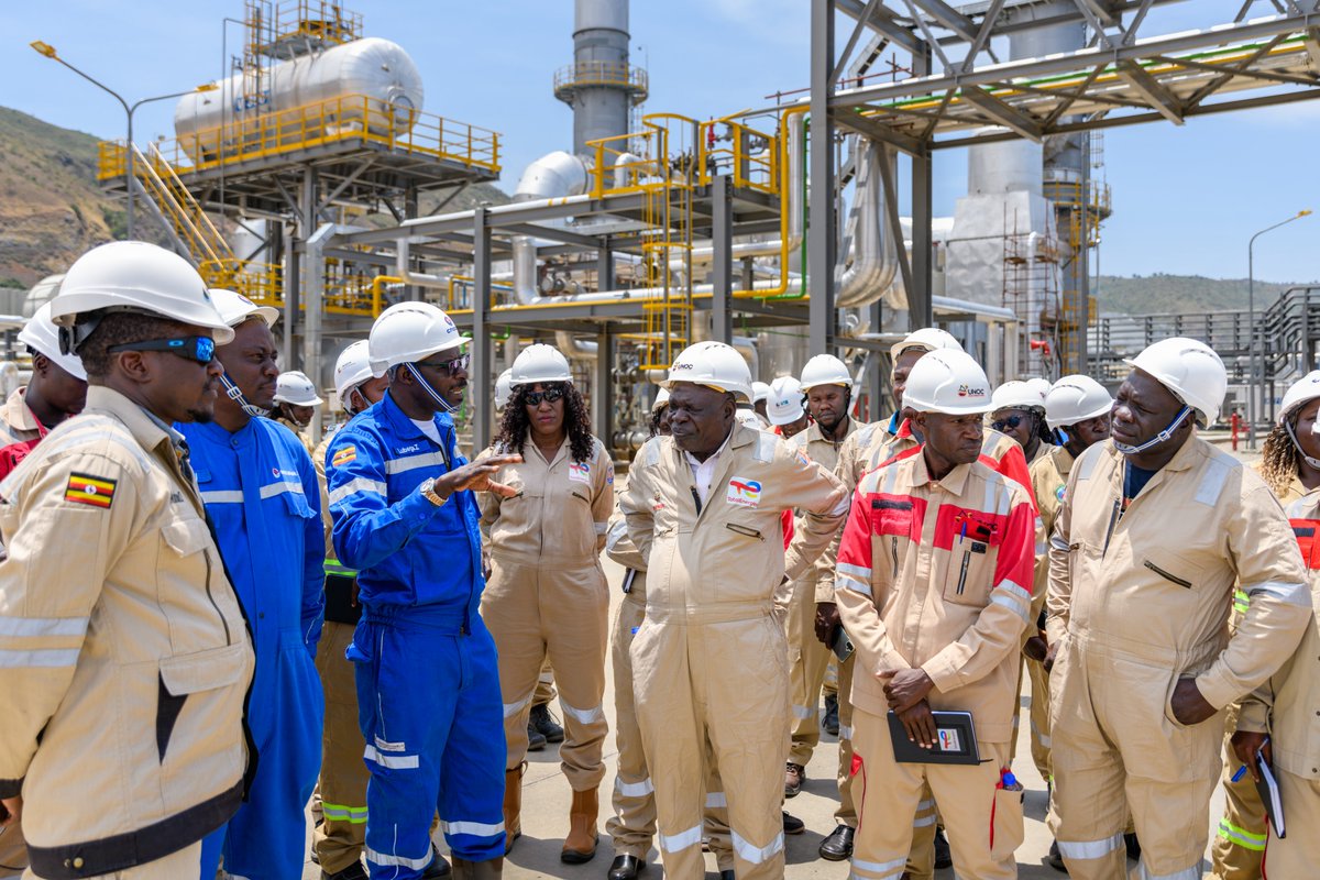 TotalEnergiesUG's tweet photo. Together with our Joint Venture Partners @UNOC_UG, #CNOOCUganda and @PAU_Uganda, and in collaboration with @EACOP_, we hosted CSOs on joint site visits across various project sites in Tilenga, Kingfisher and EACOP.
On the #TilengaProject sites, delegates toured the CPF, the Jobi-Rii 08 wellpad, and restored sites such as Jobi East 02 and Right of Way (RoW) areas, as well as the Avogera Primary Demo Garden under the project's Community Agriculture Initiatives (CAI).
These site visits follow our recent 'Let's Talk' engagement on national content and reinforce our commitment to transparency and accountability between energy sector players and CSOs.
#CreatingSharedValue #GrowingTogether