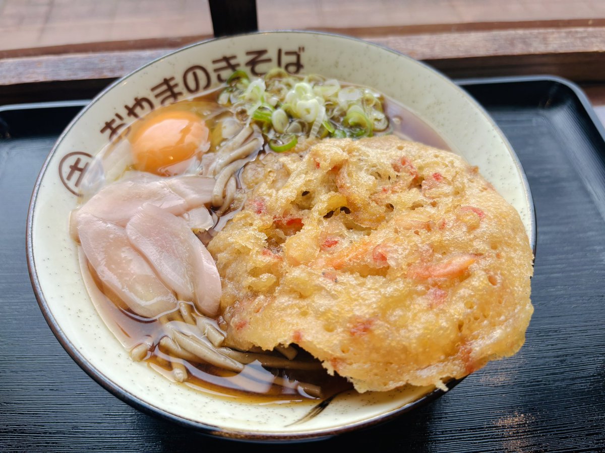 nakazawaseimen's tweet photo. 今日は久しぶりに足利市駅前のおやまのきそばさんへ❗️
天ぷら玉子新生姜蕎麦😊
天ぷらにつゆしみさせると旨いなぁ。

塚地さんの放送も今月末だそうです😊 https://t.co/EtfmbaBay9