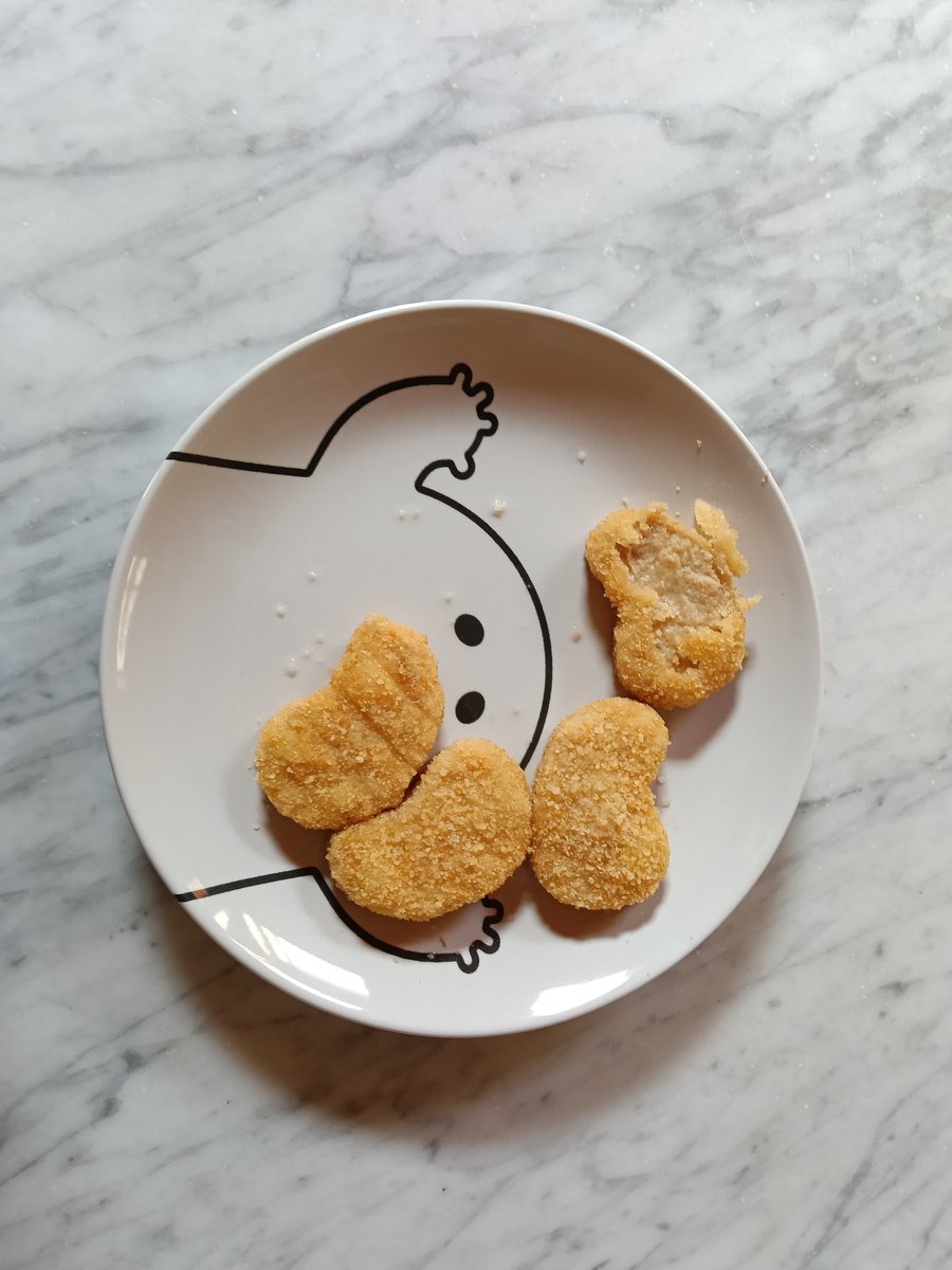 tt0rture_'s tweet photo. soy nuggets+ redbull ice zero 190cal https://t.co/0LYtWqjBZ0