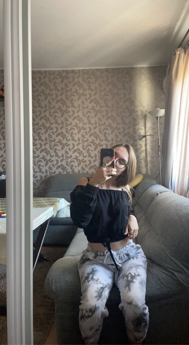 Daisy1945390's tweet photo. i kinda want someone experienced enough to know i have no idea what i’m doing❤️❤️ https://t.co/rkffbkeNrz