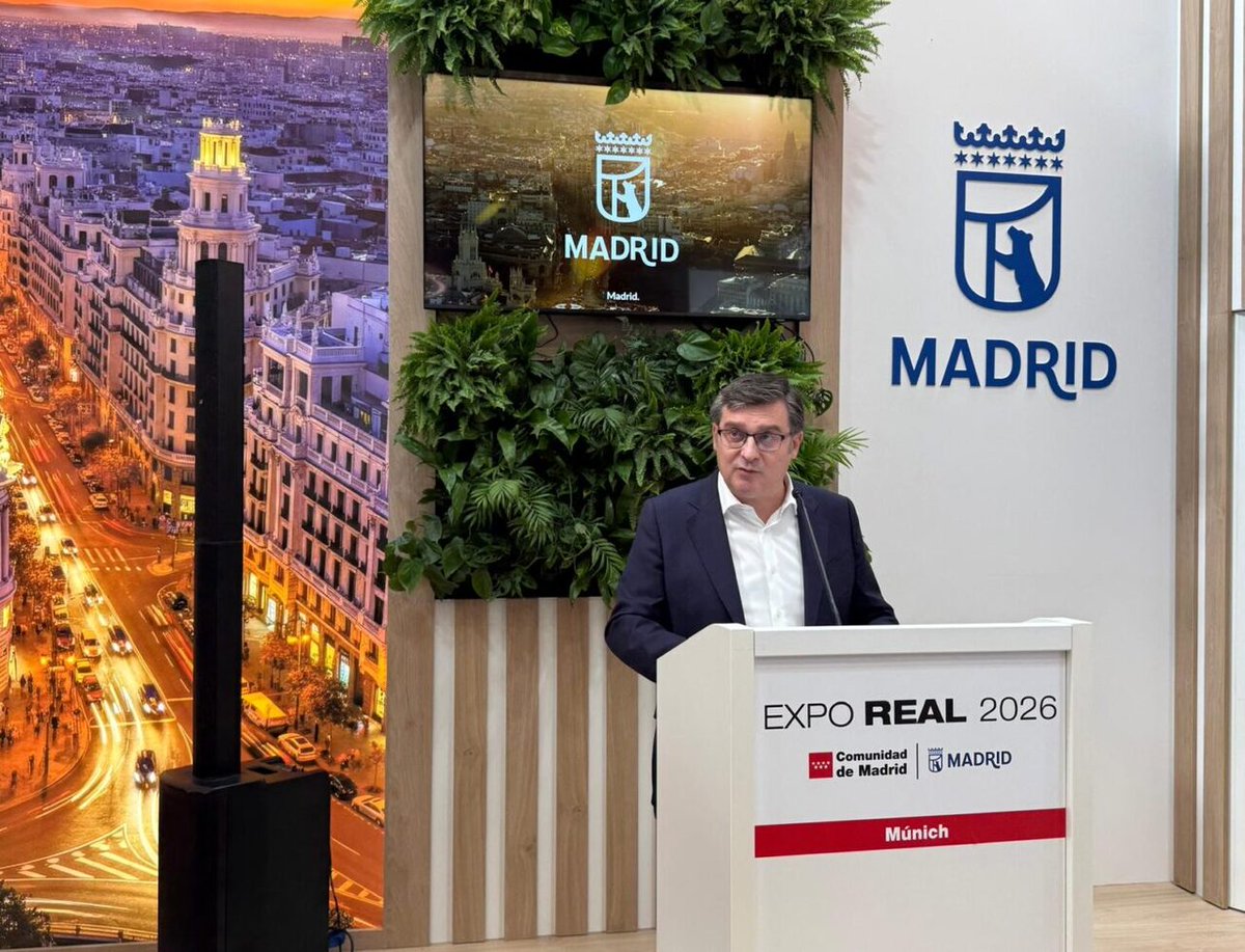 MADRID's tweet photo. 🏘️ Llevamos el modelo de vivienda de #Madrid a la feria EXPO REAL: ‘Una puerta para cada etapa de la vida’

El delegado @AlvaroGLopez ha asegurado que Madrid tiene ahora capacidad para desarrollar 220.000 nuevas viviendas 

👉 https://t.co/5xC2NMZgcF https://t.co/lMdPX5Jq0W