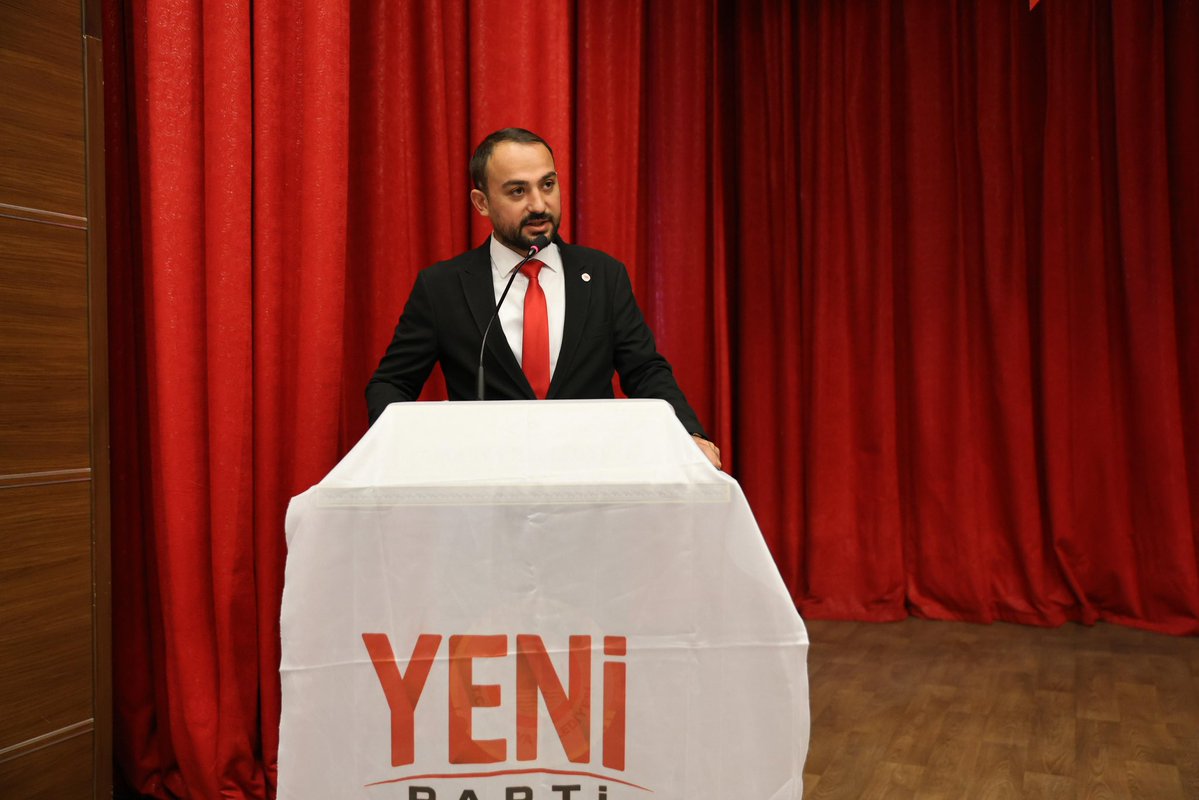 TurgaySevindi's tweet photo. Yeni Parti İlçe Kongremizde üyelerimizin iradesiyle Mehmet Önder İlçe Başkanımız seçildi.
Kendisini kutluyor, yeni görevinde başarılar diliyorum.
Kongremiz bir kez daha gösterdi ki bizim gücümüz, üyelerimizin iradesinden ve birlikte durabilme kararlılığımızdan geliyor.
Önümüze çıkarılan her engele, getirilen her kısıtlamaya rağmen yolumuzdan dönmeyeceğiz. Birlikte yürüyecek, birlikte büyüyecek ve iktidar yürüyüşümüzü hep birlikte sürdüreceğiz.
İrademiz ortak, yolumuz ortak, hedefimiz ortak.
Şimdi daha güçlü, daha kararlı bir şekilde yürüme zamanı.