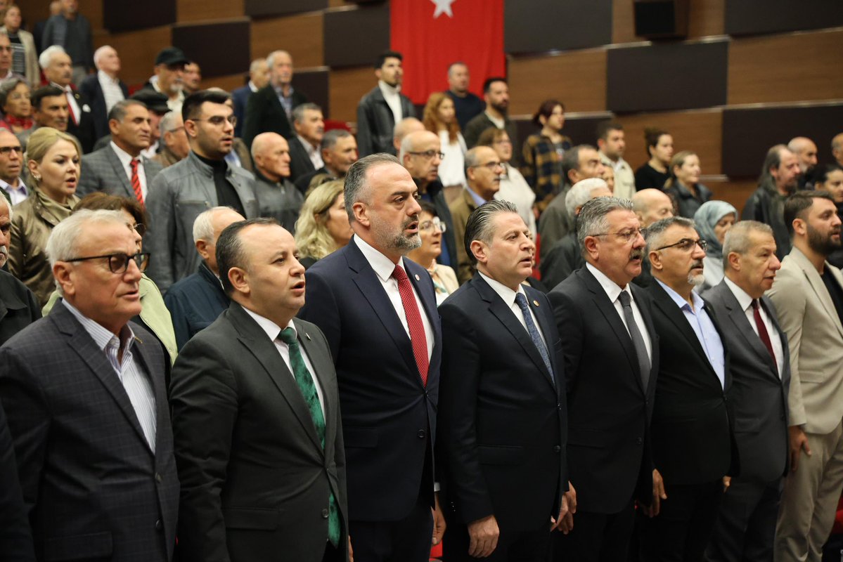 TurgaySevindi's tweet photo. Yeni Parti İlçe Kongremizde üyelerimizin iradesiyle Mehmet Önder İlçe Başkanımız seçildi.
Kendisini kutluyor, yeni görevinde başarılar diliyorum.
Kongremiz bir kez daha gösterdi ki bizim gücümüz, üyelerimizin iradesinden ve birlikte durabilme kararlılığımızdan geliyor.
Önümüze çıkarılan her engele, getirilen her kısıtlamaya rağmen yolumuzdan dönmeyeceğiz. Birlikte yürüyecek, birlikte büyüyecek ve iktidar yürüyüşümüzü hep birlikte sürdüreceğiz.
İrademiz ortak, yolumuz ortak, hedefimiz ortak.
Şimdi daha güçlü, daha kararlı bir şekilde yürüme zamanı.