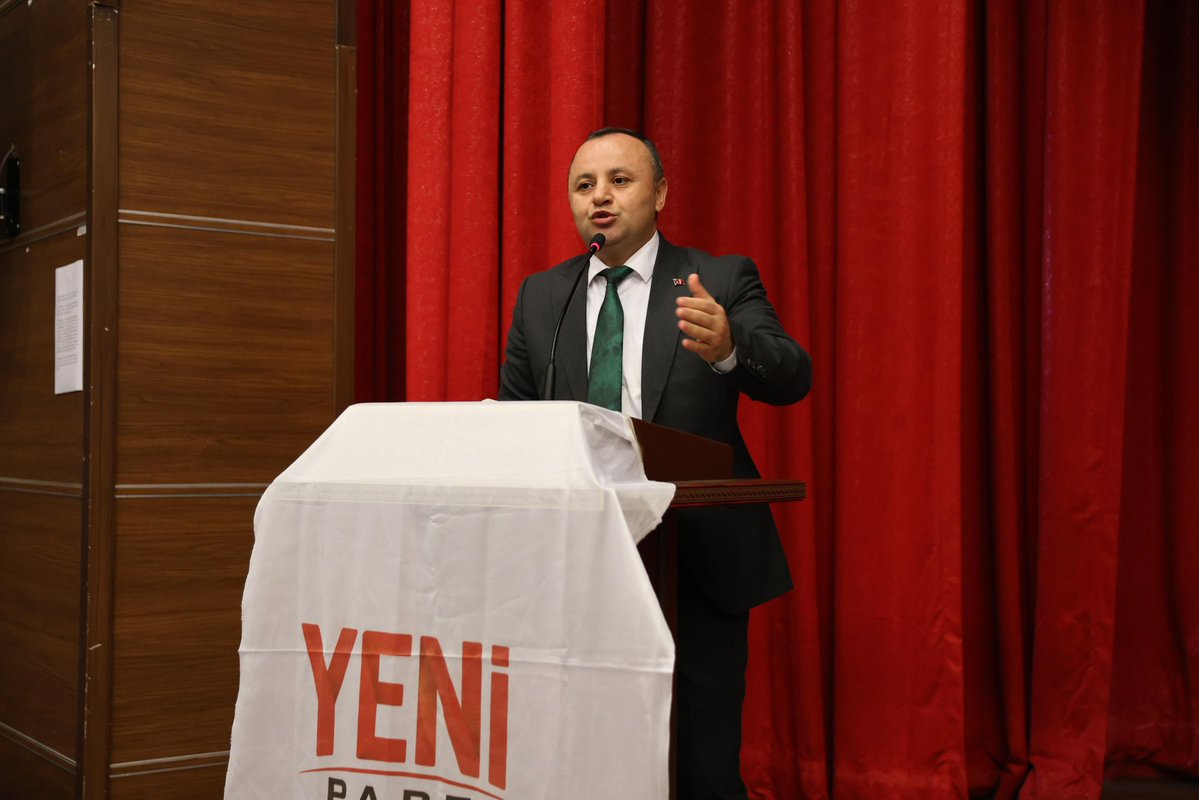 TurgaySevindi's tweet photo. Yeni Parti İlçe Kongremizde üyelerimizin iradesiyle Mehmet Önder İlçe Başkanımız seçildi.
Kendisini kutluyor, yeni görevinde başarılar diliyorum.
Kongremiz bir kez daha gösterdi ki bizim gücümüz, üyelerimizin iradesinden ve birlikte durabilme kararlılığımızdan geliyor.
Önümüze çıkarılan her engele, getirilen her kısıtlamaya rağmen yolumuzdan dönmeyeceğiz. Birlikte yürüyecek, birlikte büyüyecek ve iktidar yürüyüşümüzü hep birlikte sürdüreceğiz.
İrademiz ortak, yolumuz ortak, hedefimiz ortak.
Şimdi daha güçlü, daha kararlı bir şekilde yürüme zamanı.