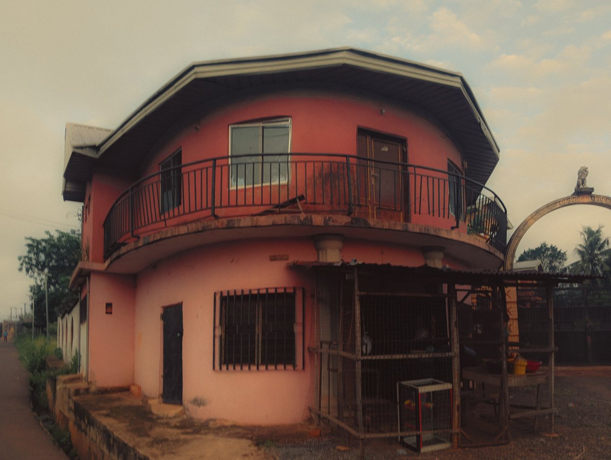 UgwuKenechukw10's tweet photo. Old Money I Saw In Enugu🇳🇬

Photographed By Ugwu Kenechukwu. https://t.co/L6exEE2e2K