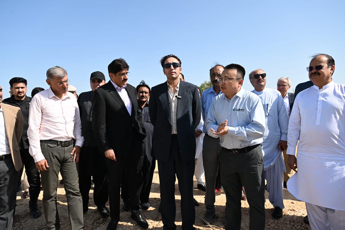 MediaCellPPP's tweet photo. چیئرمین پاکستان پیپلز پارٹی بلاول بھٹو زرداری کا 100 ایکڑ پر مشتمل زرعی تحقیقی رقبے میں کھارے پانی سے چارے کی فصل اگانے کے منصوبے دورہ
@BBhuttoZardari https://t.co/x7ZSnuVm27