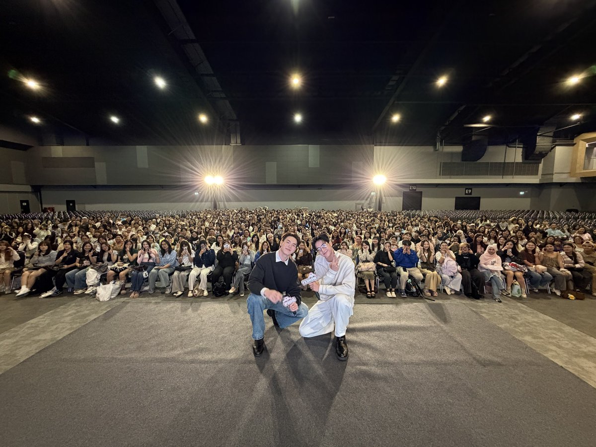 GmmtvShop's tweet photo. เตโช - ปิง ขอบคุณทุกคนที่มาเจอกันวันนี้นะครับ หวังว่าทุกคนจะมีความสุข ไว้มาเจอกันอีกนะ วันนี้กลับบ้านกันดีๆครับ

@wwwteshow06 @PKrittanun

#GMMTVFANIVAL2026HappyFamilyxTP
#GMMTV https://t.co/jUgvFZ9btT