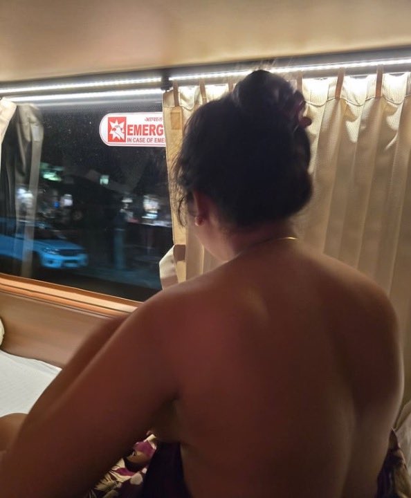 bbycdrf's tweet photo. My journey to Bengaluru to Hyderabad bus in bus to meet client and teasing stranger in bus and outside too 

Record by my cucky husband

Full Video now in my premium content
To buy premium text me on telegram link in bio https://t.co/8Uu4O9Kk0S