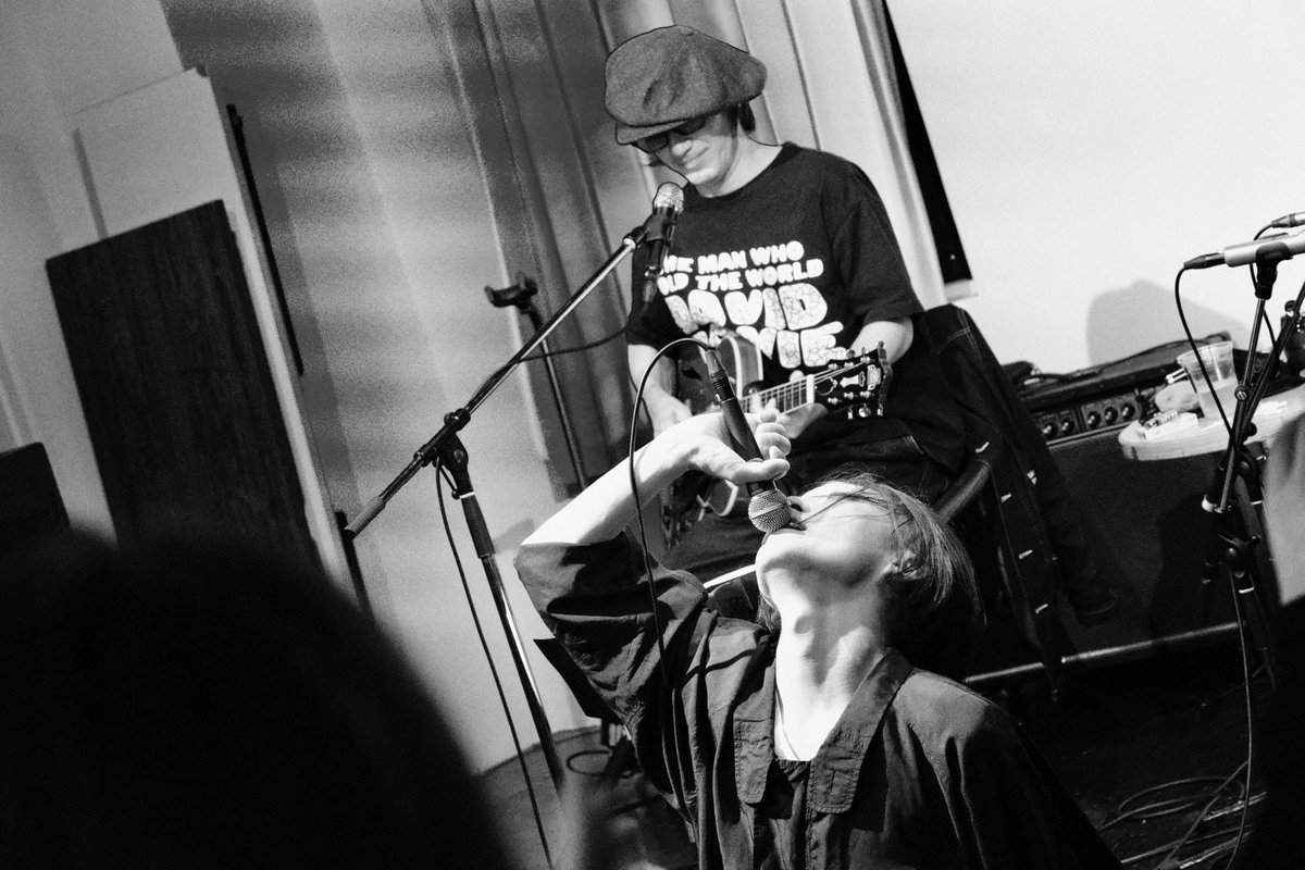 HiGE_official's tweet photo. 週末の長野・埼玉、改めてありがとう！
なにやら良い写真がたくさん届いたので
いつもありがと！
モモさんとのツアーまったく楽し過ぎだよ
"SPIRIT ON A PAGE"長野 BAR THREE
2026.10.2
Photo:kurebeny https://t.co/iYSF64OmS5