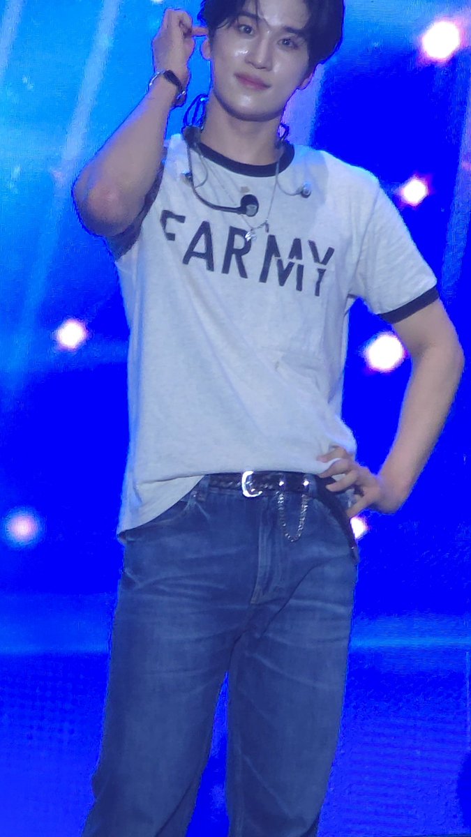 r0om921's tweet photo. 너므피곤햇지만..사랑하니까.. https://t.co/zlxHDSYvbe