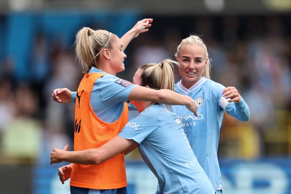 insidemcwfc's tweet photo. Lauren Hemp on the potential of becoming City’s all time appearance maker: “I've seen the three people who I'm alongside of and it's an honour to be amongst them.

“They’re legends of this team and hopefully when I'm older people will recognise me as that, being a massive part of this team and its success over the years. 

“It's a huge honour for me but I feel like I'm not finished yet and there's still so many more games. I've got to chase Steph haven’t I?”

[via @ManCity]