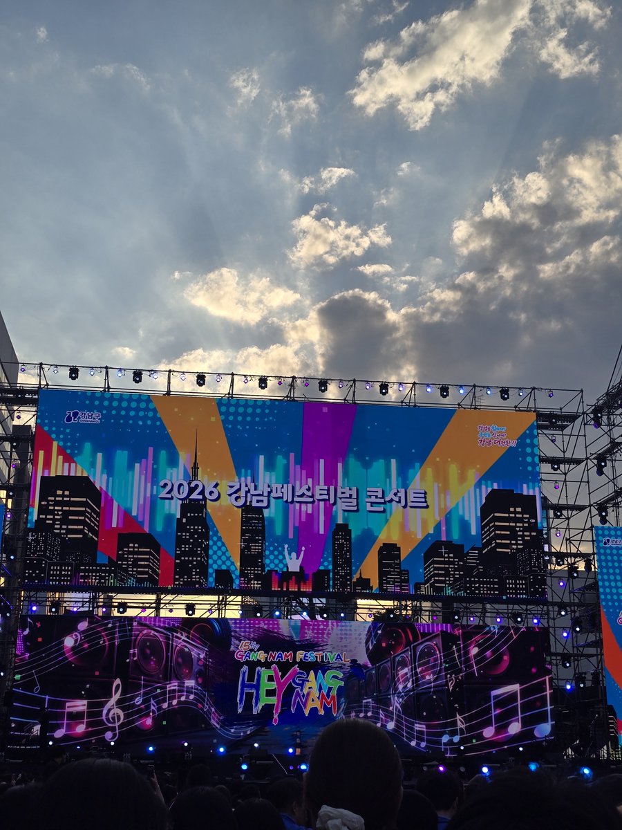 r0om921's tweet photo. 너므피곤햇지만..사랑하니까.. https://t.co/zlxHDSYvbe
