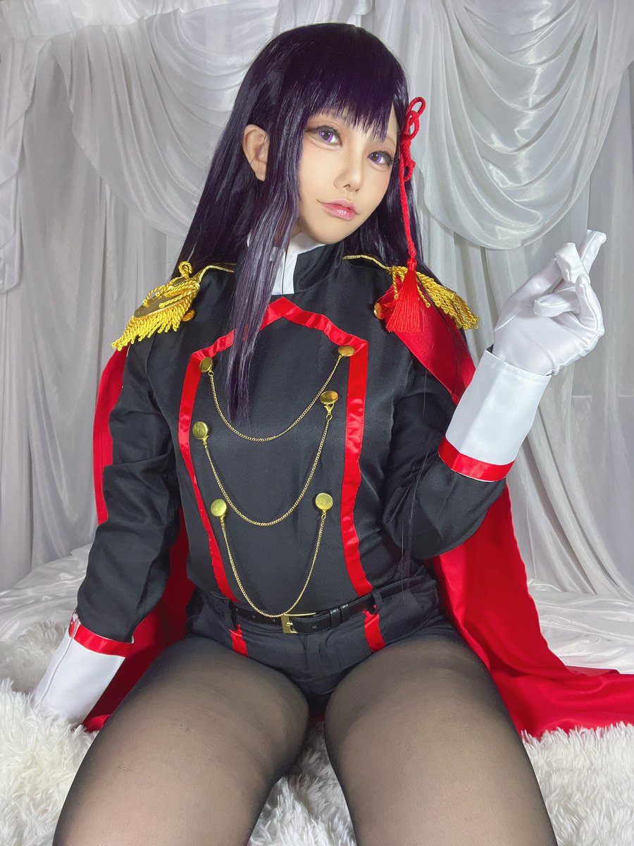 山城恋（無限宇宙の全一）のコスプレ｜軍服風の黒い制服と赤いマント