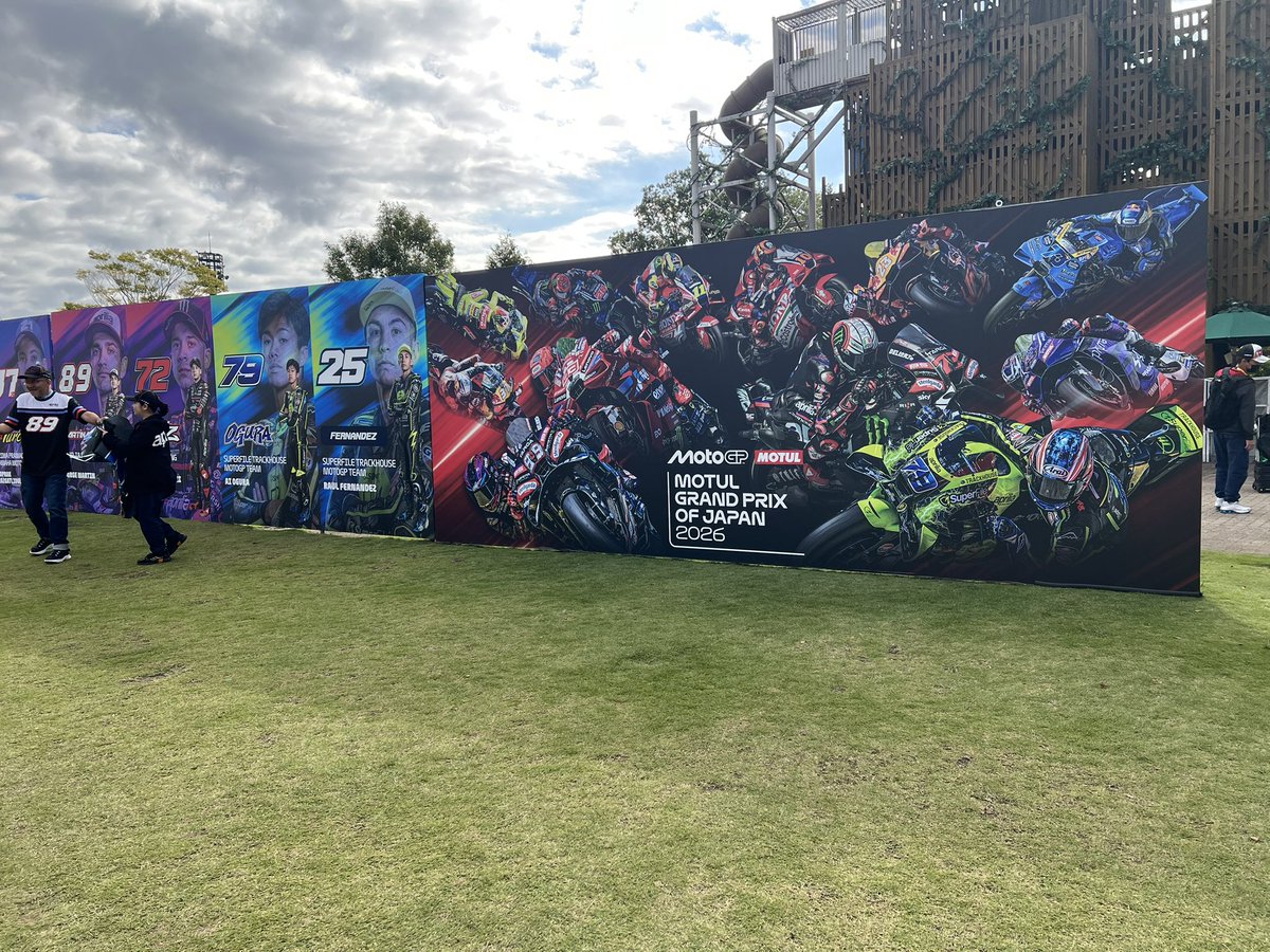 VR_Sprinta's tweet photo. 最後の1000ccサウンドを聞きに、2024年以来、2回目のMotoGP日本GP行ってきました！
行こうかなと思い始めたのがレース1週間前で、確定したのはレースウィークの水曜日なので、急遽行くことになりました！

個人的にはF1より人の数が少なくてめちゃくちゃ見やすく感じますね

やっぱり音が良い👍 https://t.co/ODWQz7Ew0v