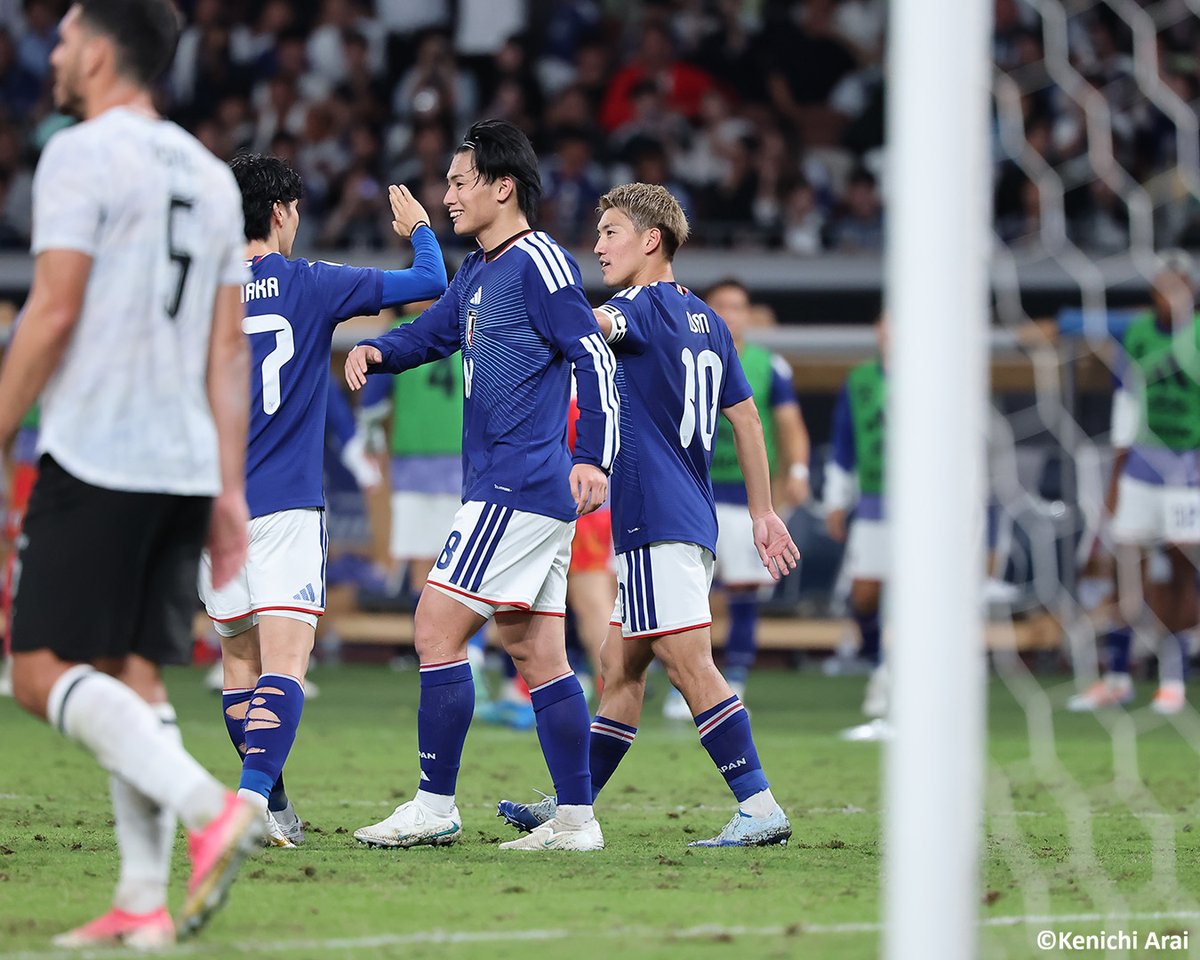 GoalJP_Official's tweet photo. 🇯🇵 日本代表がキリンカップサッカー2026を制す！🏆️

上田綺世＆堂安律のゴールでニュージーランドを撃破！

先制するも、直後に追いつかれ1-1で試合を折り返した日本。後半、中村敬斗の突破から堂安が決勝点を奪いチームを勝利に導く！

日本 2-1 ニュージーランド

#サッカー日本代表 #SAMURAIBLUE https://t.co/vF7xUxK4dJ