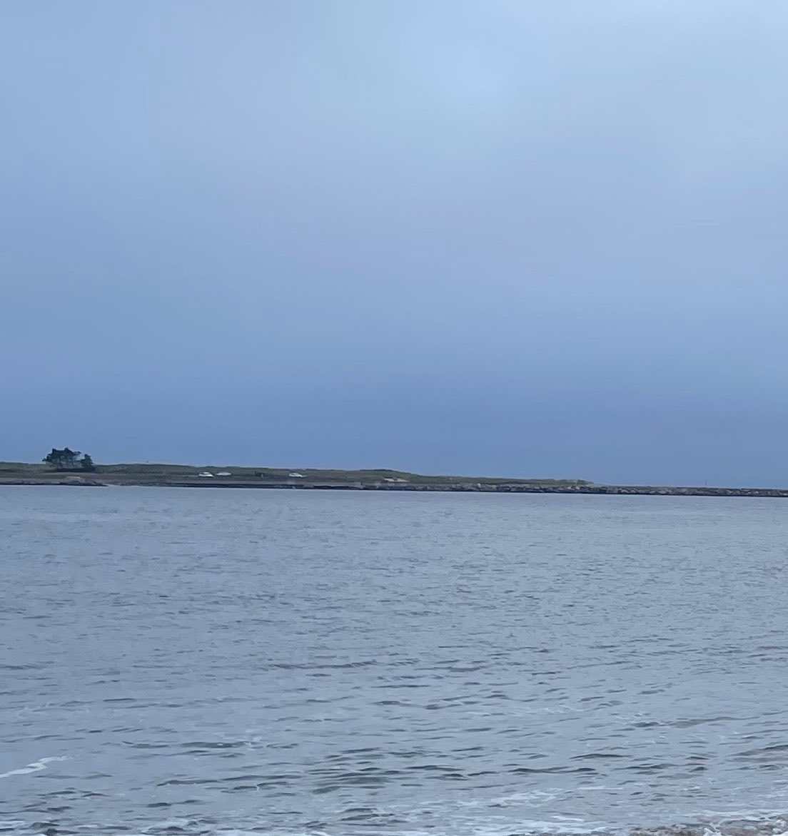 tmascachusetts's tweet photo. Decided to run to the closest beach because I have today off. It took an hour and my legs hurt but after I got a coffee ☕️ https://t.co/Rt7fa79USf