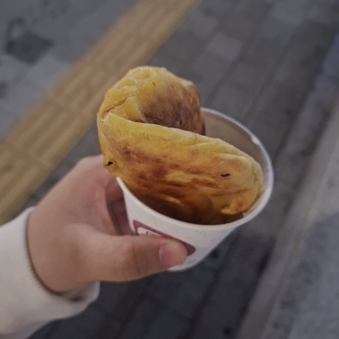 alsvv3d's tweet photo. 초겨울 날씨네요,,,, 벌써 ヾ(｡ꏿ﹏ꏿ)ﾉﾞ
호떡이랑 붕어빵 슬슬 팔길래 호떡 하나 쓱 데려오고
올영 가서 제 최애템 사왓답니다

다들 오늘 하루도 수고햇어요 ฅ(๑•̀⩊•́๑)ฅ https://t.co/zGvqmlErR9