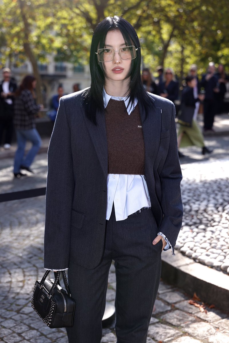 MTVUK's tweet photo. MOMO from Twice looking absolutely gorgeous at the Miu Miu show for Paris Fashion Week ✨#MIUMIUxMOMO https://t.co/fKnngAn8fn