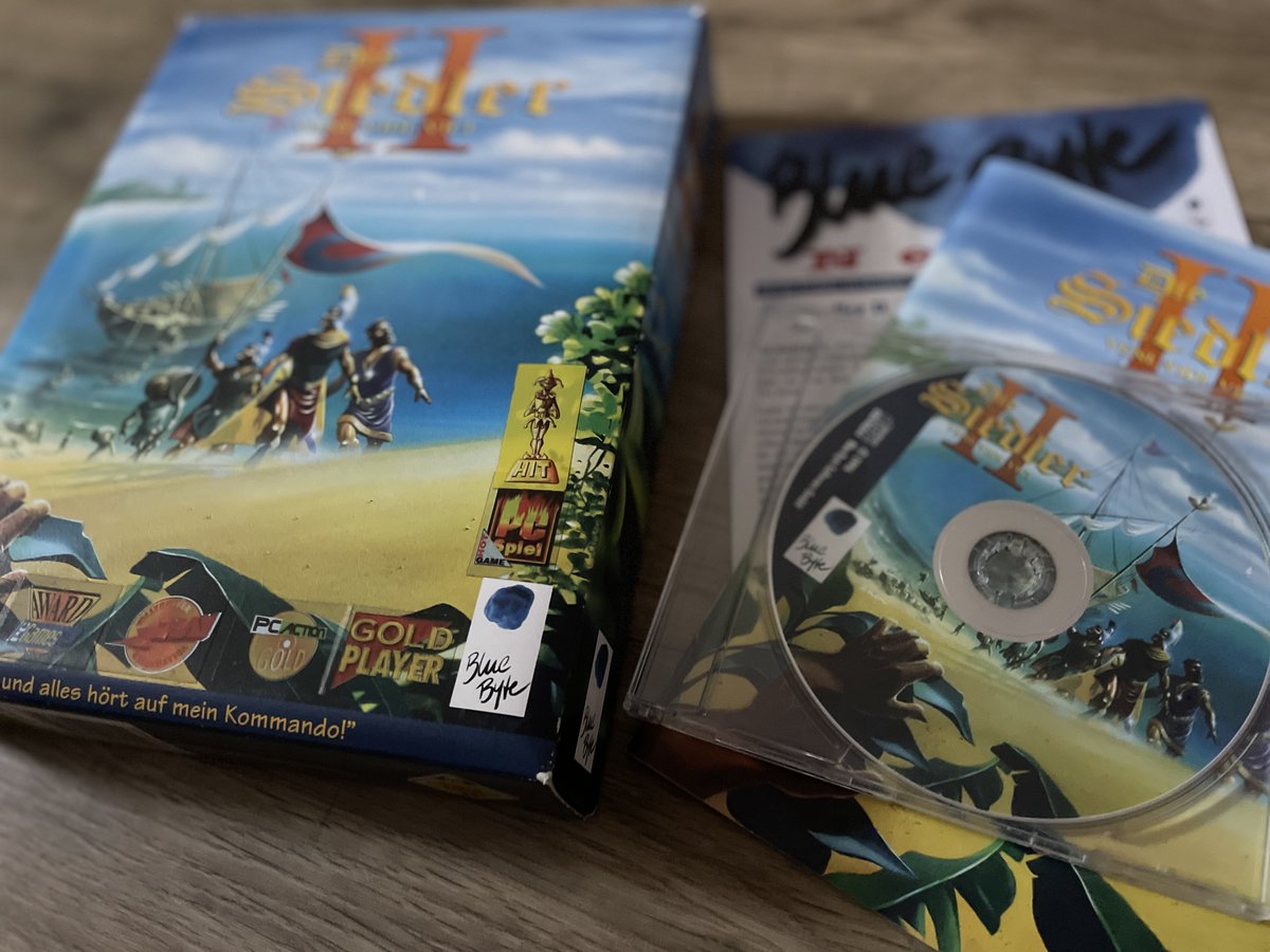 DanielZima's tweet photo. Obsah krabice je sice poněkud strohý, ale neoficiální příručka to zachraňuje a je to příjemný bonus. 😄
#RetroGaming #BigBox https://t.co/LF9X5VEsBD