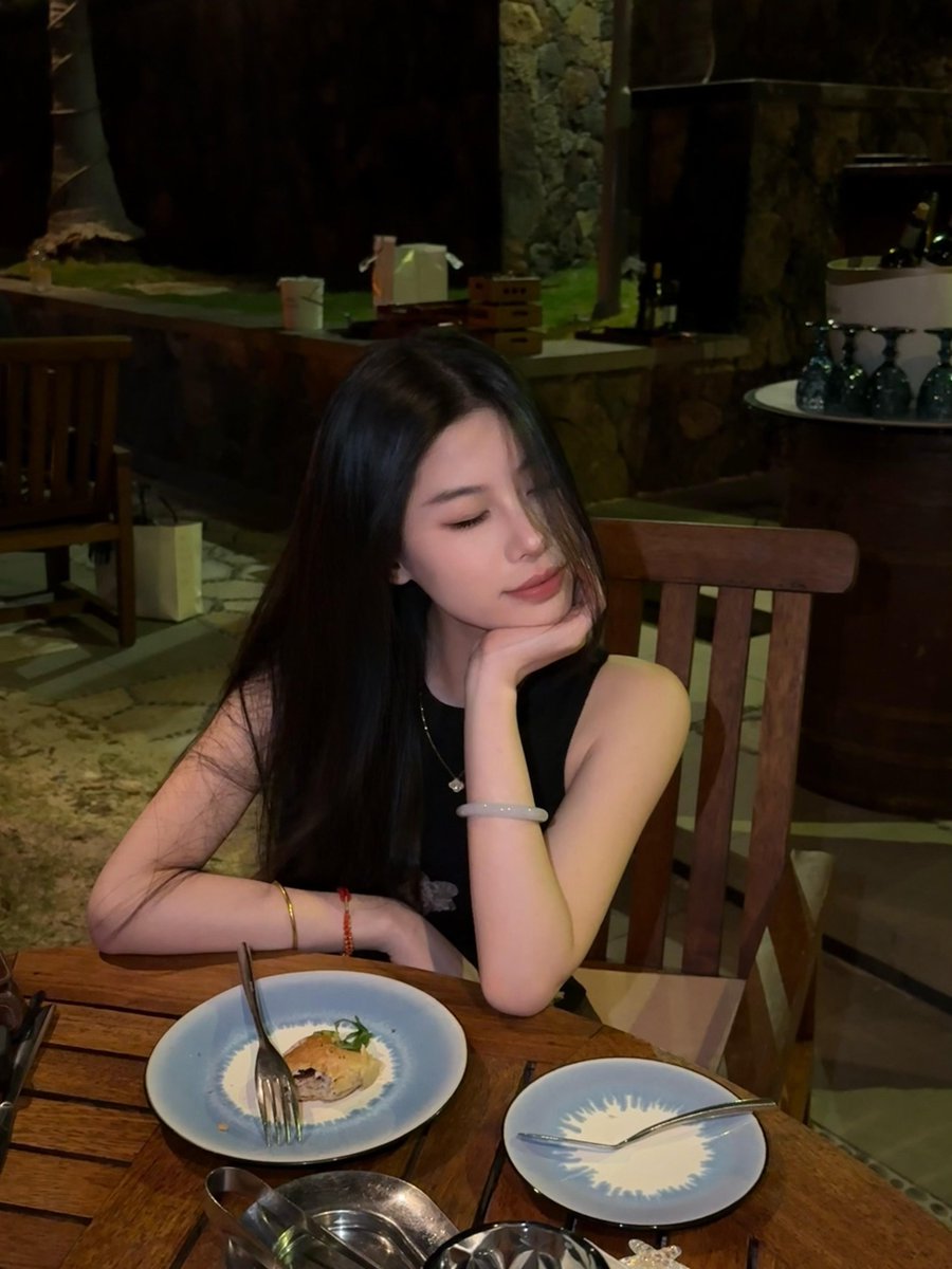 04nrk17's tweet photo. 夜の色が伴い、灯りは優しく、一食一景、すべてがロマンチック💫 https://t.co/5qqqjJT09P