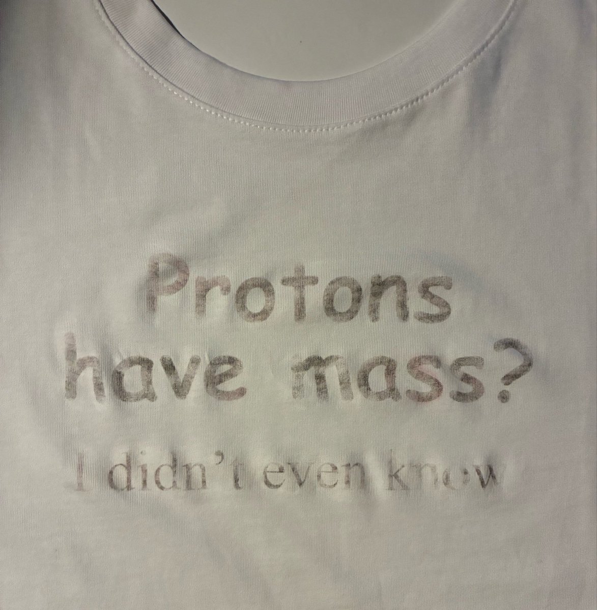 timelinethief's tweet photo. I tried to oil print a chemistry joke onto a shirt, but I ran out of oil and it just looks like i’m stupid 😭😭😭 https://t.co/suzqxgsHKn