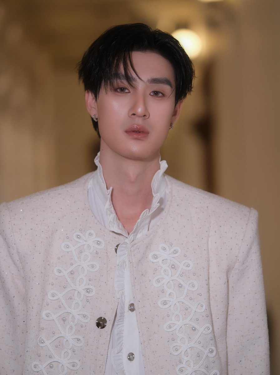 meepangg's tweet photo. ลุคเจ้าชายน้องธีในเอ็มวีเฟรนลิสต์ ดีงามมาก หล่อแบบราชนิกุลสุดๆ เลิฟเมคอัพมากอะ จึ้งมาก🤏🏻🥺✨️ @vitheepanich

#tee_vtp #ธีรเดช https://t.co/bwcwUq5tbH