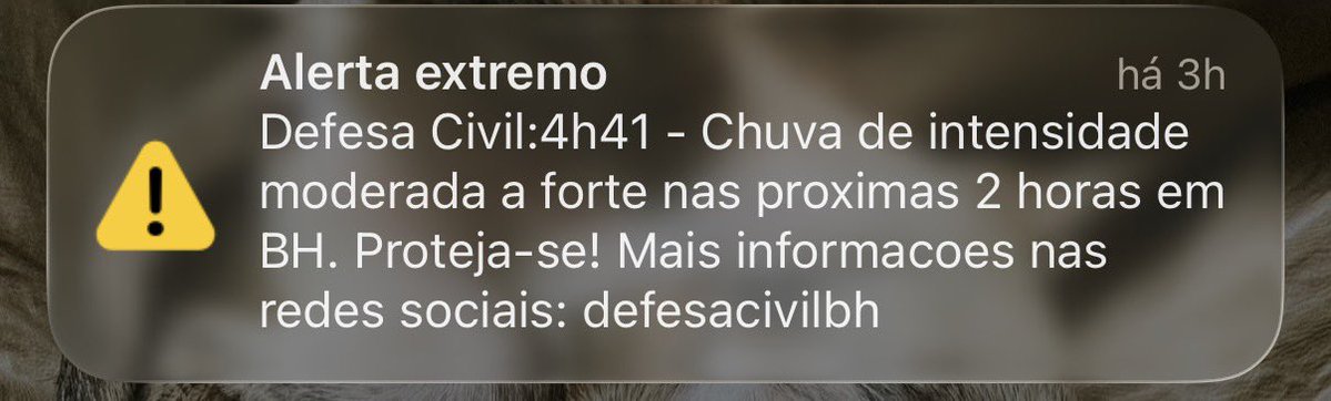 marinaquechama's tweet photo. que merda foi essa da defesa civil anunciando chuva moderada 5h30 juro véi que susto https://t.co/vd6pwEeFha