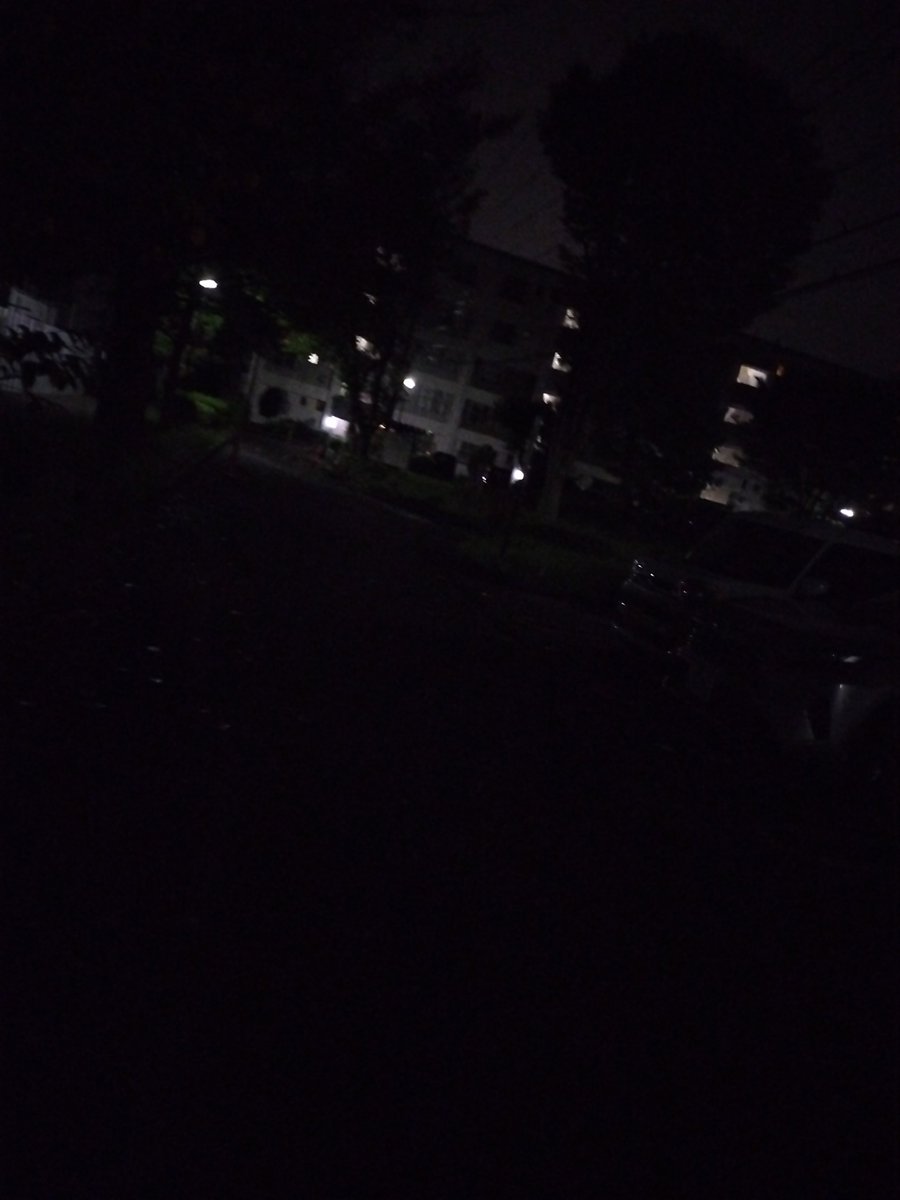 masyucha_0327's tweet photo. 仕事が全く進まないから外に来た
何も変わらない https://t.co/XUT1Kbpfic