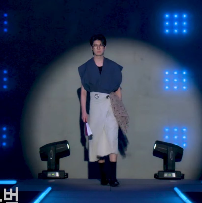 sillyjjuni's tweet photo. the outfit that beomgyu designed for yeonjun was SO GOOD i would’ve loved to see yeonjun in it https://t.co/esSSgKzXb8