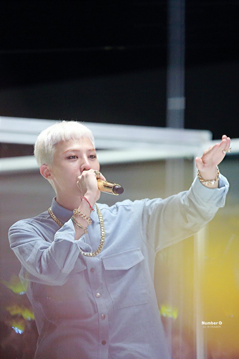 Number_GGG's tweet photo. n년전 오늘 😉🩵 

131005 니가 뭔데(Who You?) MV 촬영장
#GDRAGON #지드래곤 #NumberG https://t.co/mr9xFECssD