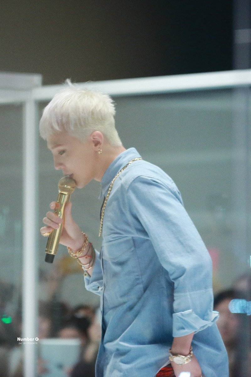 Number_GGG's tweet photo. n년전 오늘 😉🩵 

131005 니가 뭔데(Who You?) MV 촬영장
#GDRAGON #지드래곤 #NumberG https://t.co/mr9xFECssD