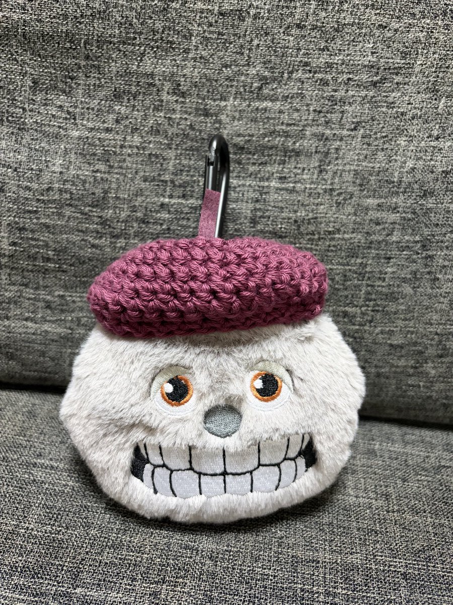necotkmr's tweet photo. BMSGフェスに向けて、
たっくん(？)に帽子を編んだり��てます🧶

まぜべやの画伯とインディアンポーカーの会の帽子です🧶

グッズはやっと発送通知がきた���‍💨

みんなみんな間に合いますようにーー！

#BMSGフェス https://t.co/ur19mnHbuT