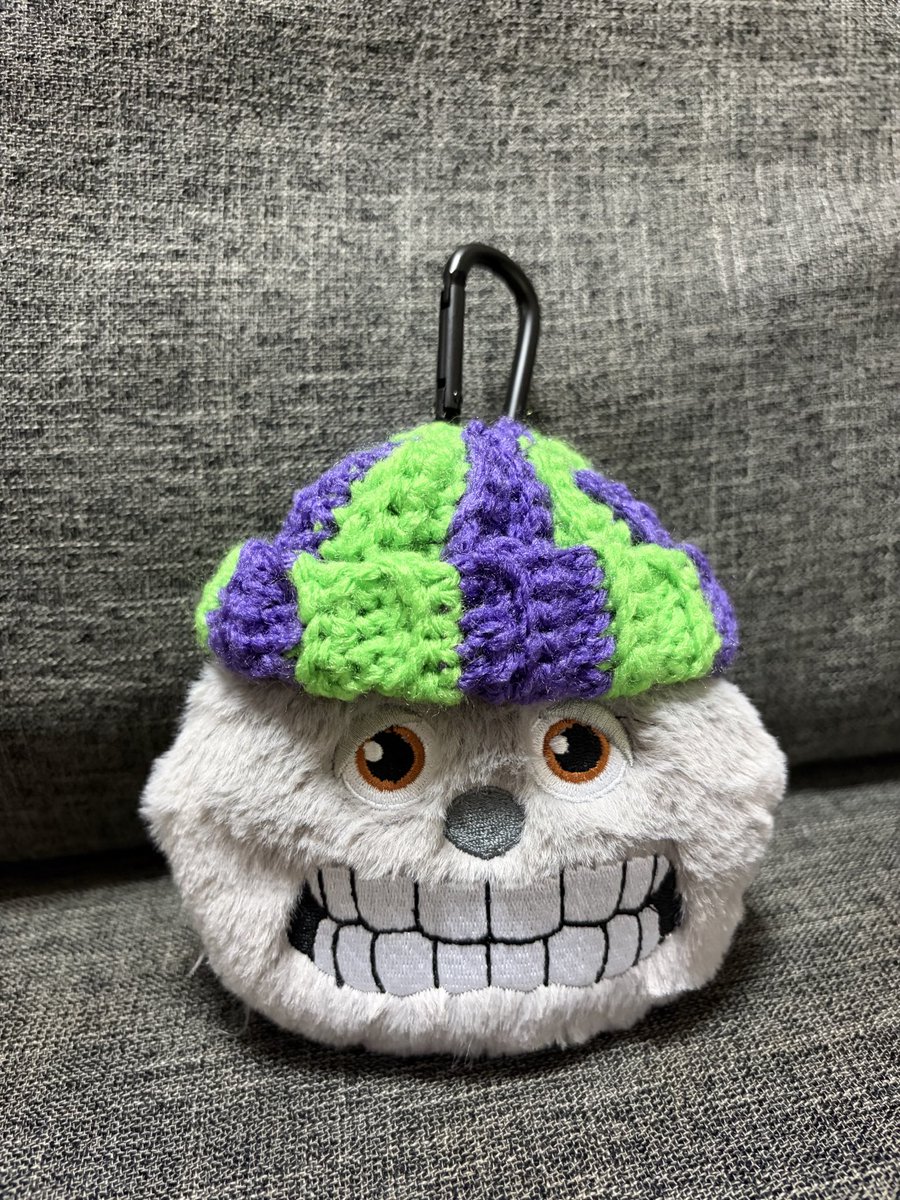 necotkmr's tweet photo. BMSGフェスに向けて、
たっくん(？)に帽子を編んだり��てます🧶

まぜべやの画伯とインディアンポーカーの会の帽子です🧶

グッズはやっと発送通知がきた���‍💨

みんなみんな間に合いますようにーー！

#BMSGフェス https://t.co/ur19mnHbuT