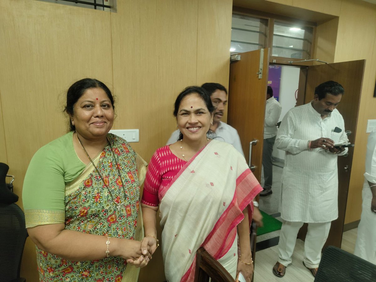 MALimbavali's tweet photo. ಇಂದು ಬೆಂಗಳೂರಿನಲ್ಲಿ ಚುನಾವಣಾಧಿಕಾರಿಗಳ ಕಚೇರಿಯಲ್ಲಿ ಬಿಜೆಪಿ ಹಾಗೂ ಜೆಡಿಎಸ್ ವತಿಯಿಂದ ನಡೆದ ರಾಜ್ಯ ಚುನಾವಣಾಧಿಕಾರಿಯಾವರೊಂದಿಗೆ ಸಭೆಯಲ್ಲಿ ಭಾಗವಹಿಸಲಾಯಿತು.

ರಾಜ್ಯದಲ್ಲಿ ಕಾಂಗ್ರೆಸ್ ಸರ್ಕಾರವು SIR - ಮತದಾರ ಪಟ್ಟಿ ವಿಶೇಷ ತೀವ್ರ ಪರಿಷ್ಕರಣೆ ಪ್ರಕ್ರಿಯೆ ಬಗ್ಗೆ ಅನವಶ್ಯಕವಾಗಿ ಜನರಲ್ಲಿ ಗೊಂದಲ ಮೂಡಿಸುವ ಪ್ರಯತ್ನ ಮಾಡುತ್ತಿದ್ದು, https://t.co/o6Ar4I8fom