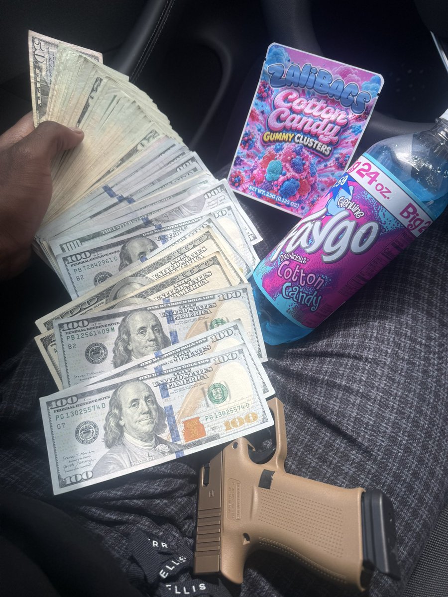 r3negadera1derr's tweet photo. If u gotta lose ppl behind that bread I say do it https://t.co/a6QYQiAc7n
