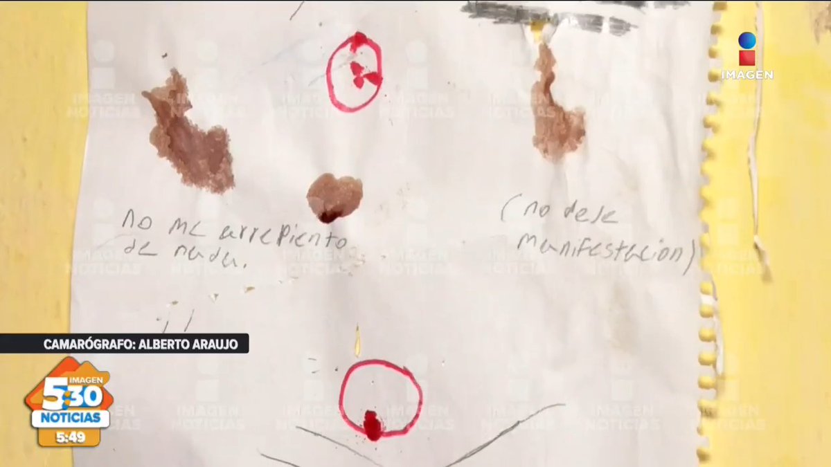 A child's drawing on white paper from a news broadcast (Imagen Noticias) showing brown stains marked with red circles and Spanish text reading 'no me arrepiento de nada' and '(no dejé manifestación)'.