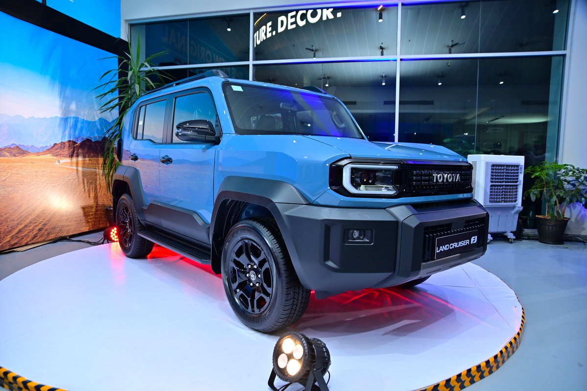 Toyota_UG's tweet photo. The All-New RAV4 and Land Cruiser FJ.
Which one caught your eye?
#RAV4Life #NextChapter #GoBeyond https://t.co/9Jxkip9kSQ