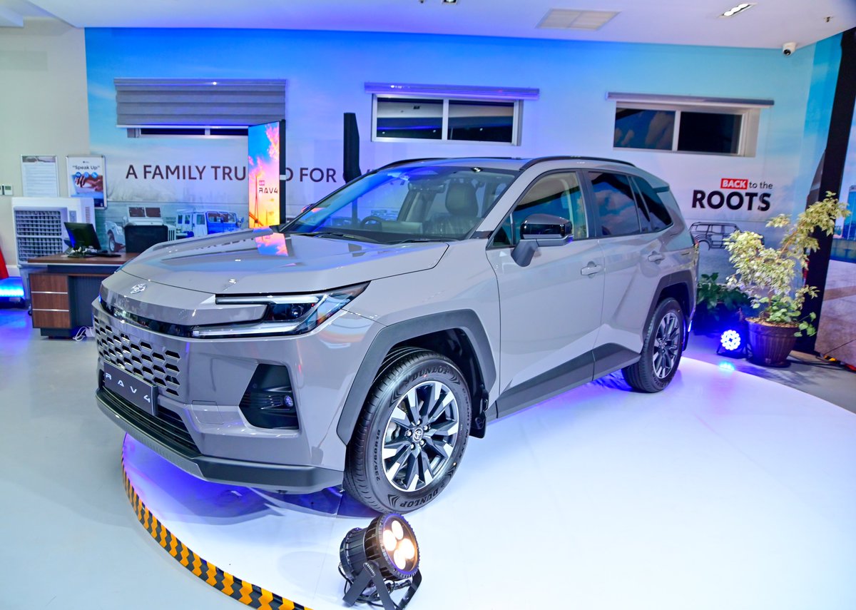 Toyota_UG's tweet photo. The All-New RAV4 and Land Cruiser FJ.
Which one caught your eye?
#RAV4Life #NextChapter #GoBeyond https://t.co/9Jxkip9kSQ