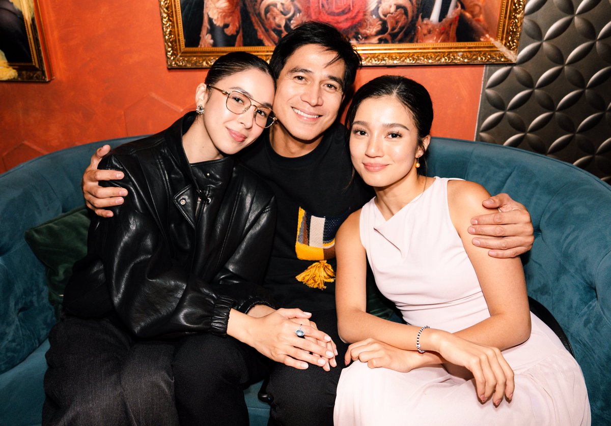 sue45158's tweet photo. 2/5 of Da Facs and Julia was so supportive during TSW. Tapos ngayon si Belle naman Ang nagpa block screening para sa movie ng Joshlia. Tapos si Donny pumunta pa ng premiere night. I love this fam!!! https://t.co/aEVctfkZXw