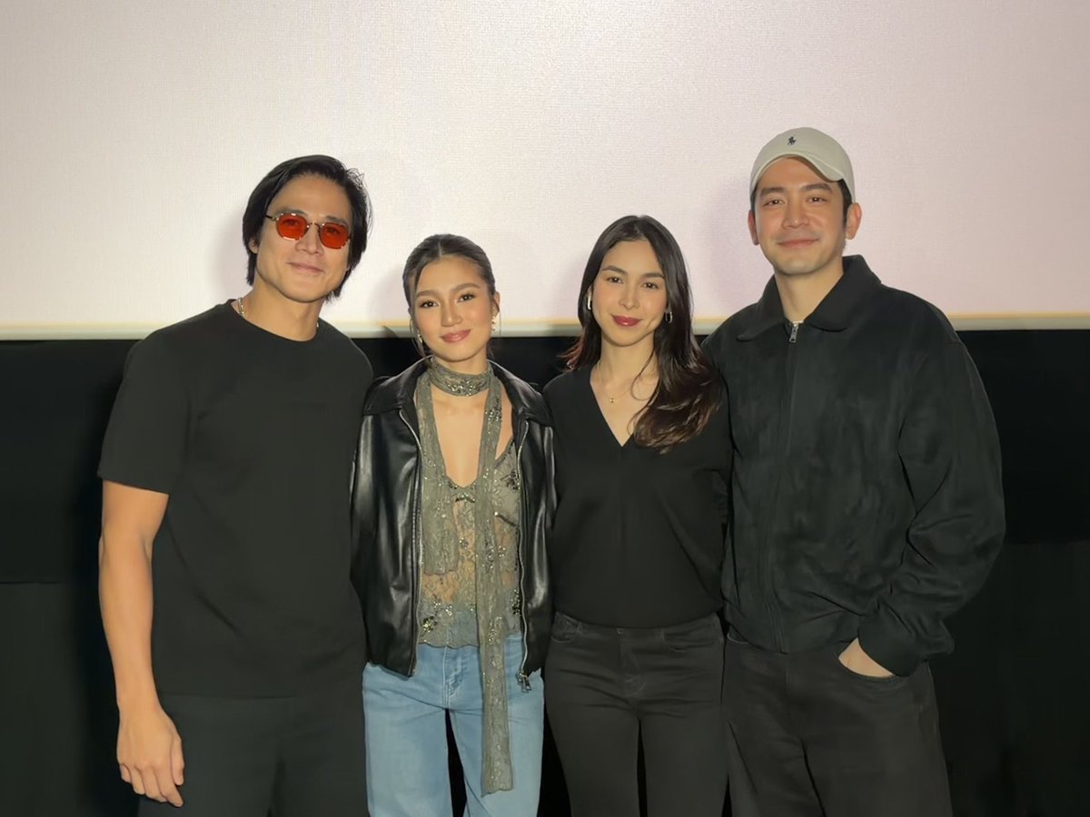 sue45158's tweet photo. 2/5 of Da Facs and Julia was so supportive during TSW. Tapos ngayon si Belle naman Ang nagpa block screening para sa movie ng Joshlia. Tapos si Donny pumunta pa ng premiere night. I love this fam!!! https://t.co/aEVctfkZXw